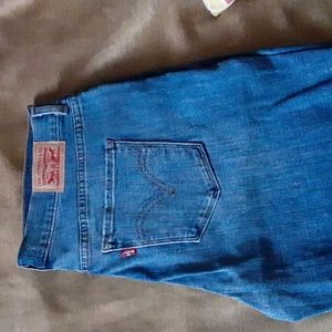 NWOT Levis Classic Boot Cut size 12